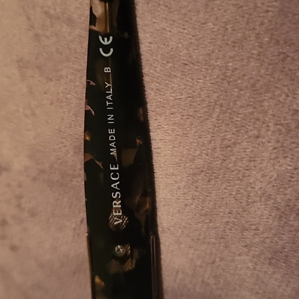 Versace authentic sunglasses. - Picture 5 of 8